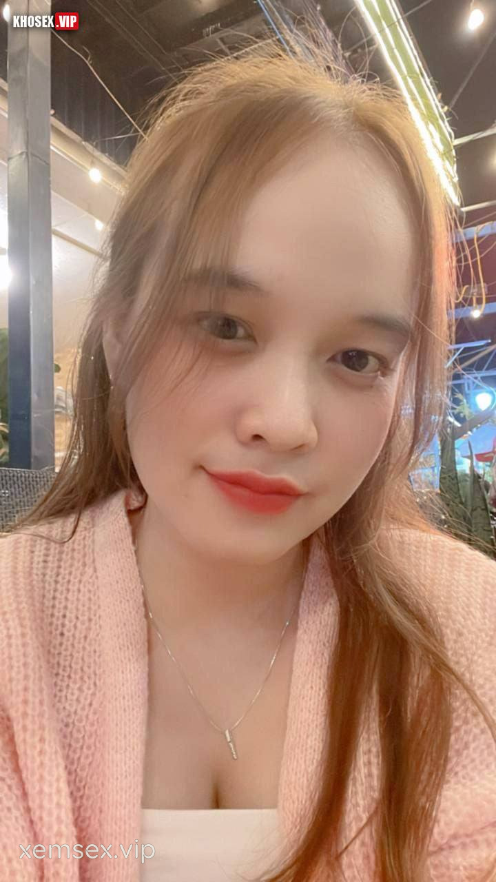 cap-doi-thich-du-public-chich-nhau-truoc-cua-phong-tro-phan-2-hinh-02