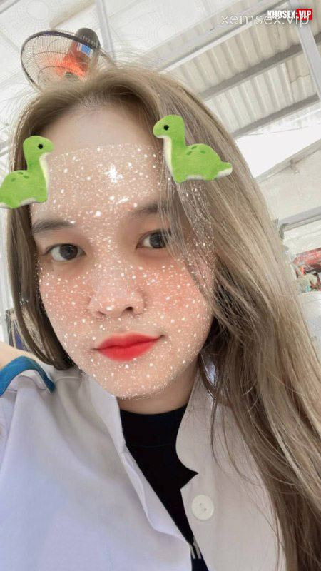 cap-doi-thich-du-public-chich-nhau-truoc-cua-phong-tro-phan-2-hinh-03