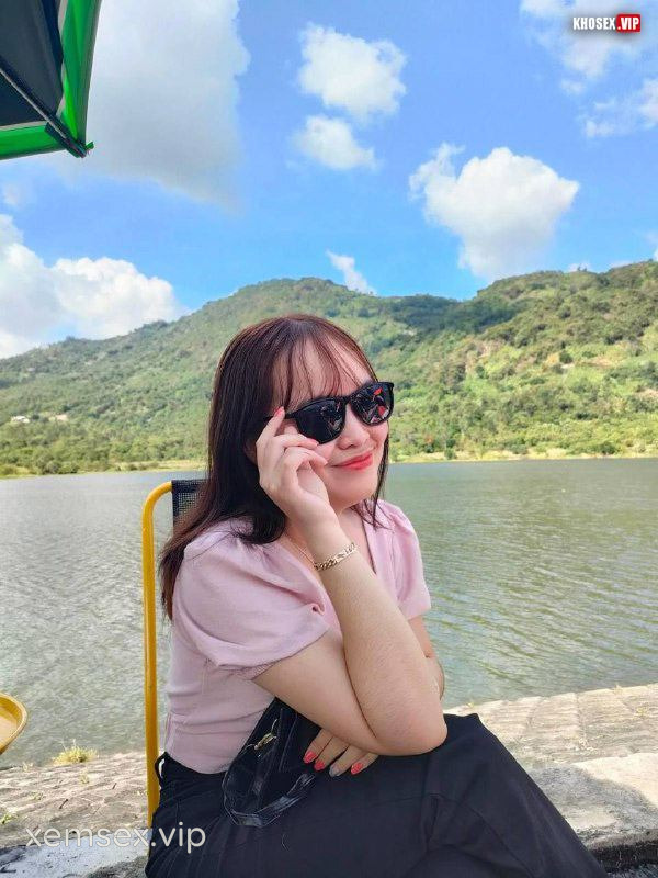 cap-doi-thich-du-public-chich-nhau-truoc-cua-phong-tro-phan-2-hinh-06