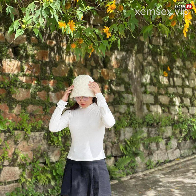 cap-doi-thich-du-public-chich-nhau-truoc-cua-phong-tro-phan-2-hinh-10