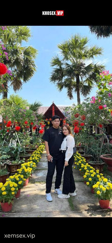 cap-doi-thich-du-public-chich-nhau-truoc-cua-phong-tro-phan-2-hinh-11