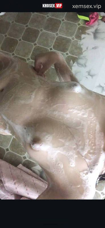 checker-no-name-chich-em-gai-nung-ren-ri-ban-nuoc-full-clip-pic-hinh-13