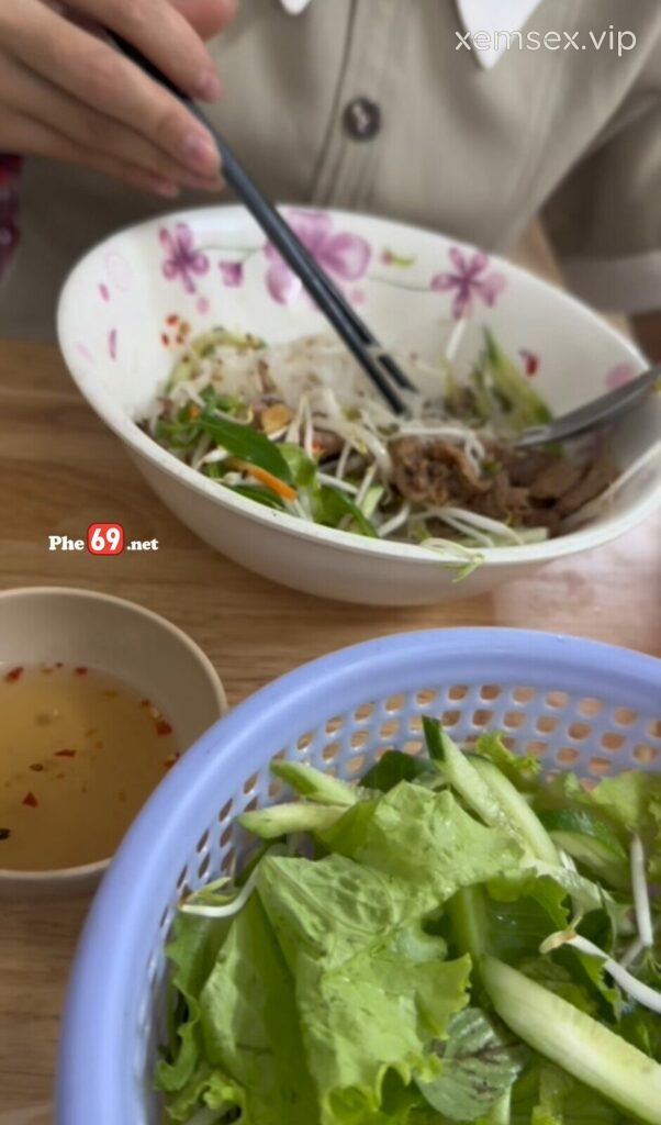 checker-pita-dit-be-sinh-vien-cuong-dam-3-tieng-lam-em-co-giat-thay-thuong-hinh-01-602×1024-1