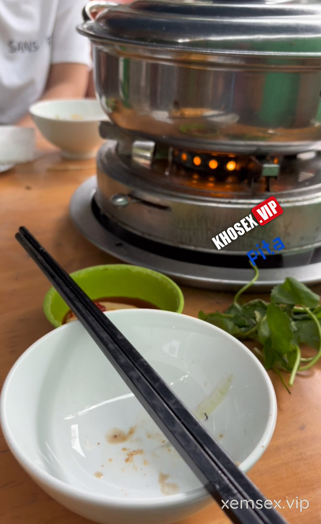 checker-pita-pe-nguoi-yeu-ru-di-an-lau-be-xong-roi-hup-em-luon-hinh-02