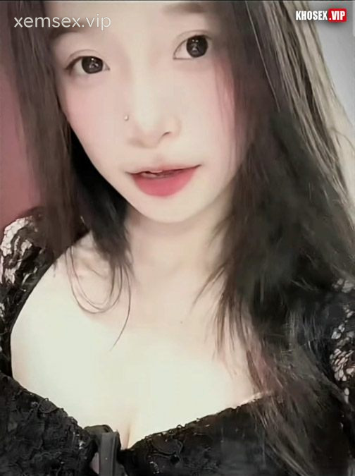 chich-em-nguoi-yeu-te-het-lon-tren-ghe-tinh-yeu-hinh-01