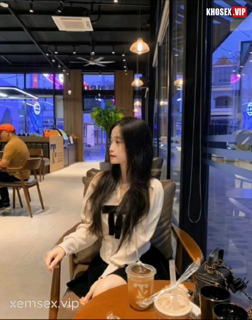 chich-em-nguoi-yeu-te-het-lon-tren-ghe-tinh-yeu-hinh-05