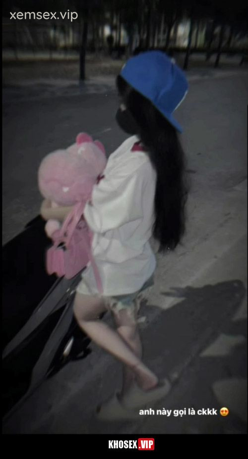 chich-em-nguoi-yeu-te-het-lon-tren-ghe-tinh-yeu-hinh-09