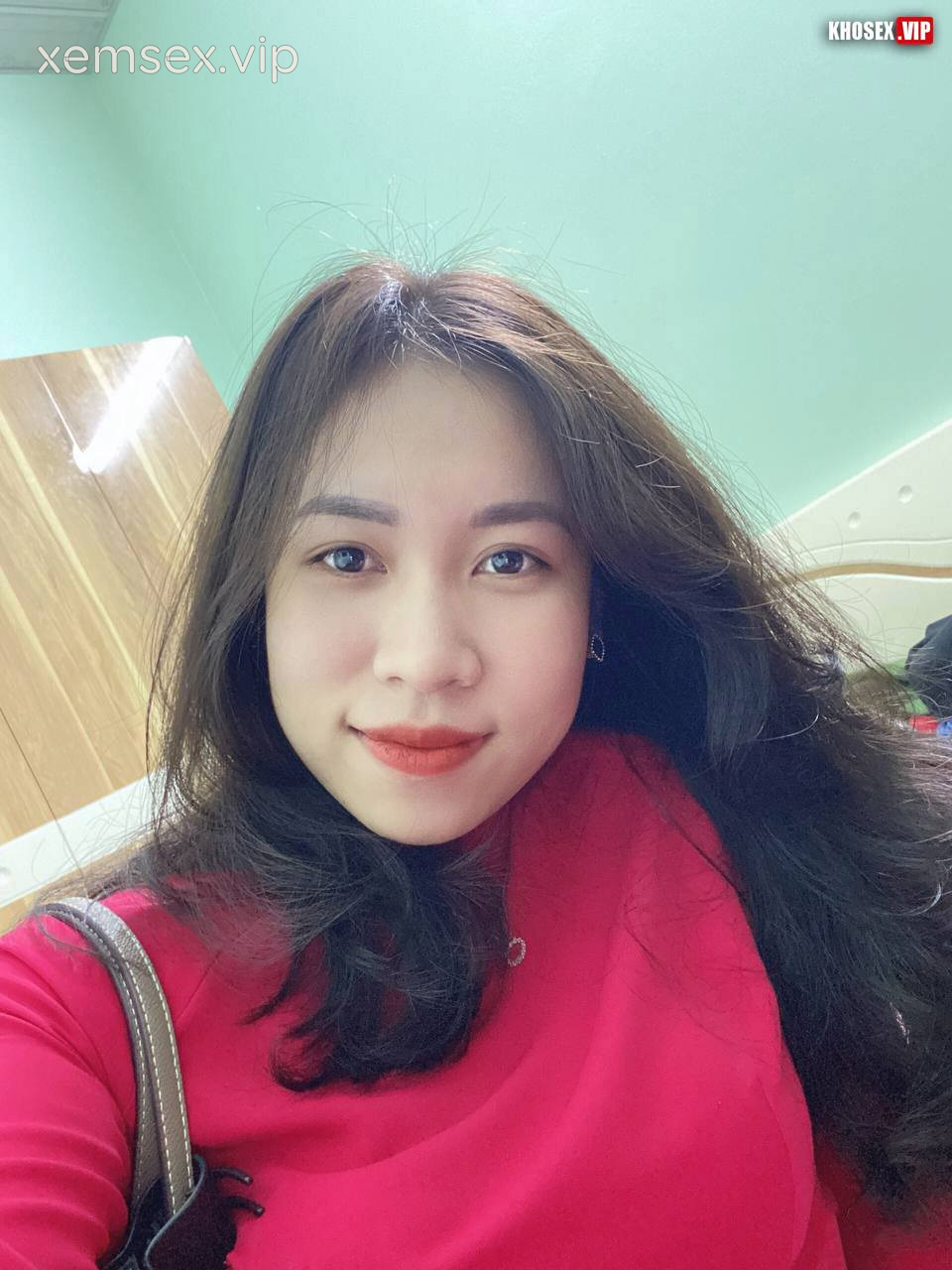 clip-sex-co-giao-tay-bac-mac-ao-dai-do-dit-voi-chong-cuc-dam-full-clip-pic-hinh-40