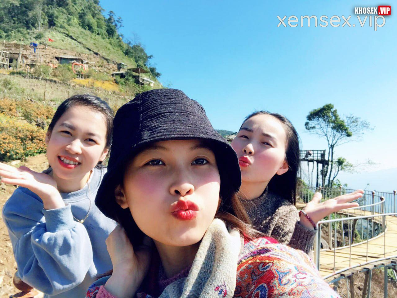 clip-sex-co-giao-tay-bac-mac-ao-dai-do-dit-voi-chong-cuc-dam-full-clip-pic-hinh-54