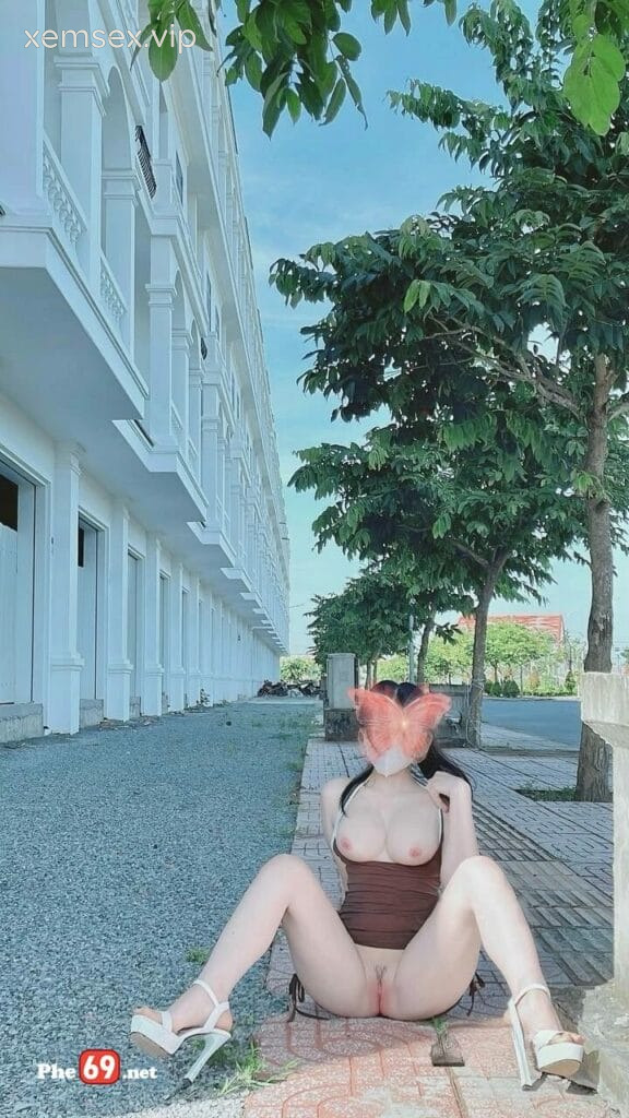 clip-sex-couple-be-tho-mac-vay-ngu-ren-do-cho-ban-chong-xuat-tinh-ngap-buom-07-576×1024-1