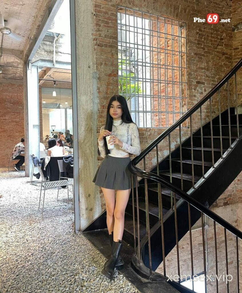 clip-sex-em-teen-xinh-va-ban-trai-em-bu-cai-net-dam-qua-hinh-01-846×1024-1
