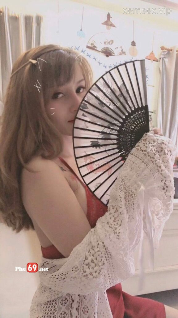 clip-sex-em-tieu-ho-ly-cosplay-gai-nhat-dap-em-khong-thuong-tiec-hinh-02-576×1024-1