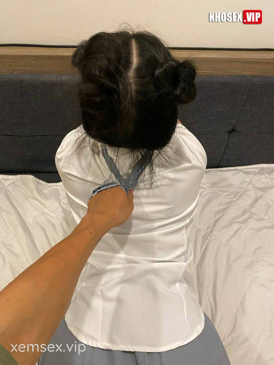 clip-sex-viet-squirt-cho-vo-loli-len-dinh-ban-nuoc-roi-chich-hinh-04