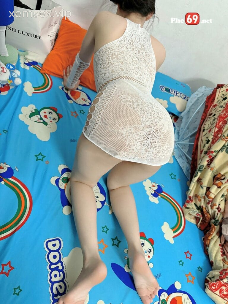 clip-sex-vo-dam-trang-xinh-cosplay-do-luoi-trang-nhin-nung-qua-hinh-07-768×1024-1