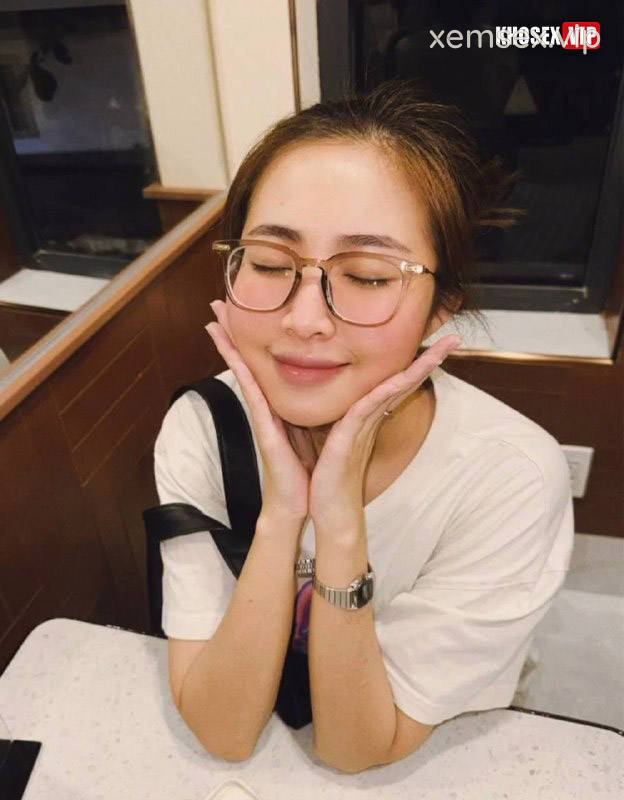 coi-ao-chich-em-khi-em-dang-nghe-dien-thoai-hinh-01