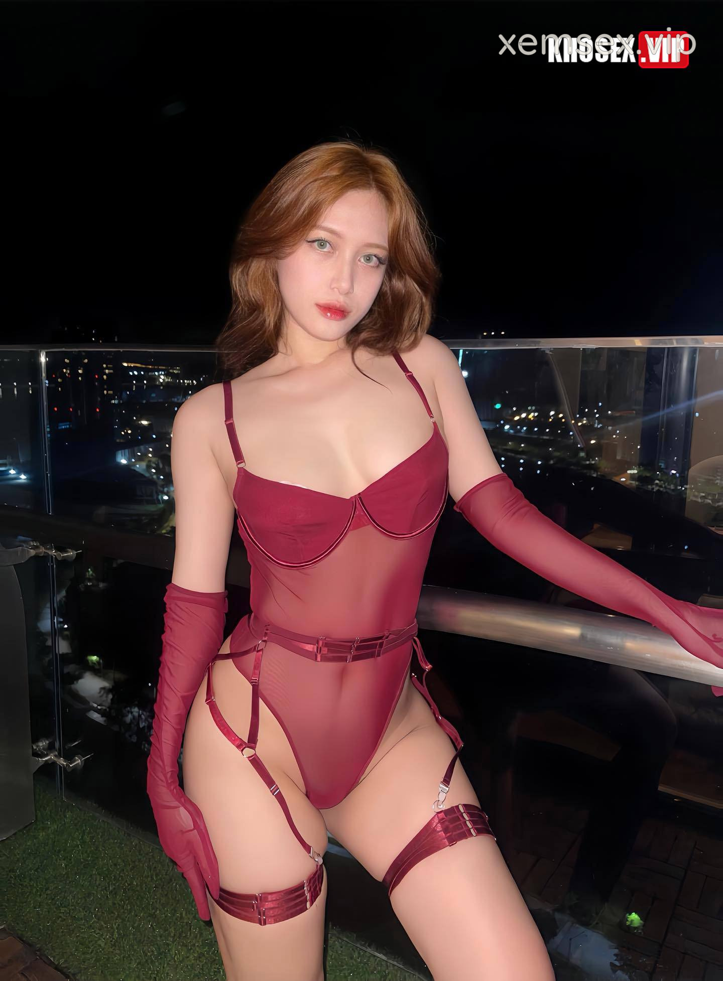 dit-em-gai-tiep-vien-hang-khong-quynh-anh-tran-trong-bo-bodysuit-do-hinh-01