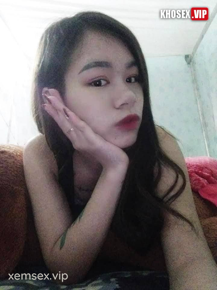 doggy-em-gai-minh-day-co-hinh-xam-thien-than-tren-lung-hinh-03