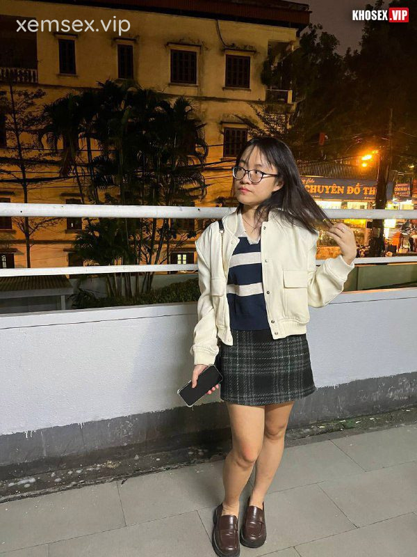 du-nam-sap-em-sinh-vien-deo-kinh-dam-dang-lam-em-suong-ren-ri-hinh-09
