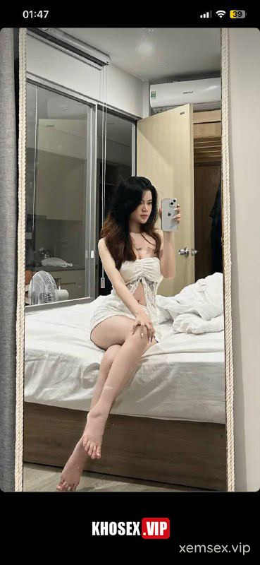du-suong-em-gai-vu-to-chan-dai-xam-so-la-ma-tren-nguc-hinh-03