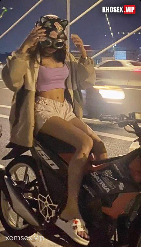 em-gai-sinh-vien-deo-kinh-lo-clip-sex-dit-2-lo-voi-ban-trai-hinh-03