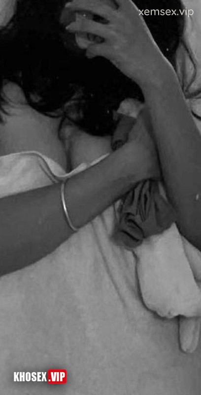 em-gai-sinh-vien-deo-kinh-lo-clip-sex-dit-2-lo-voi-ban-trai-hinh-09