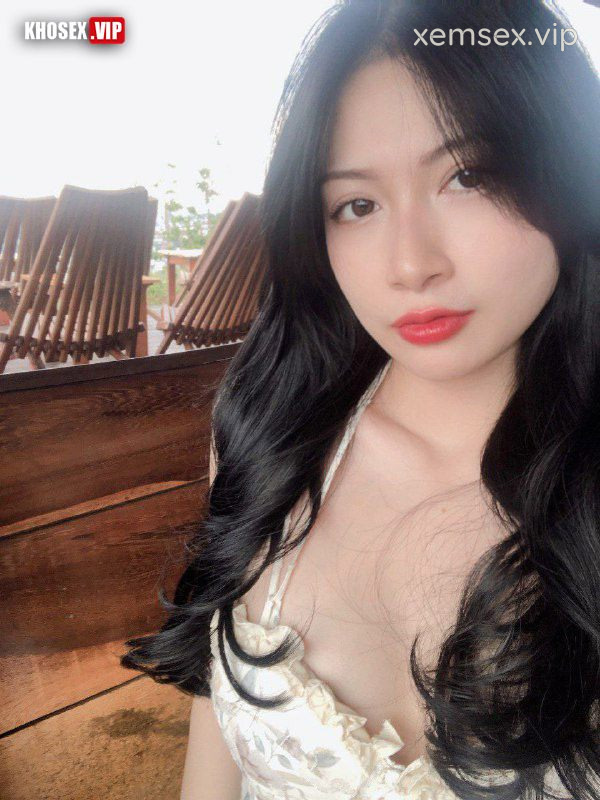 em-gai-xinh-ren-ri-vi-anh-dit-qua-nung-hinh-02