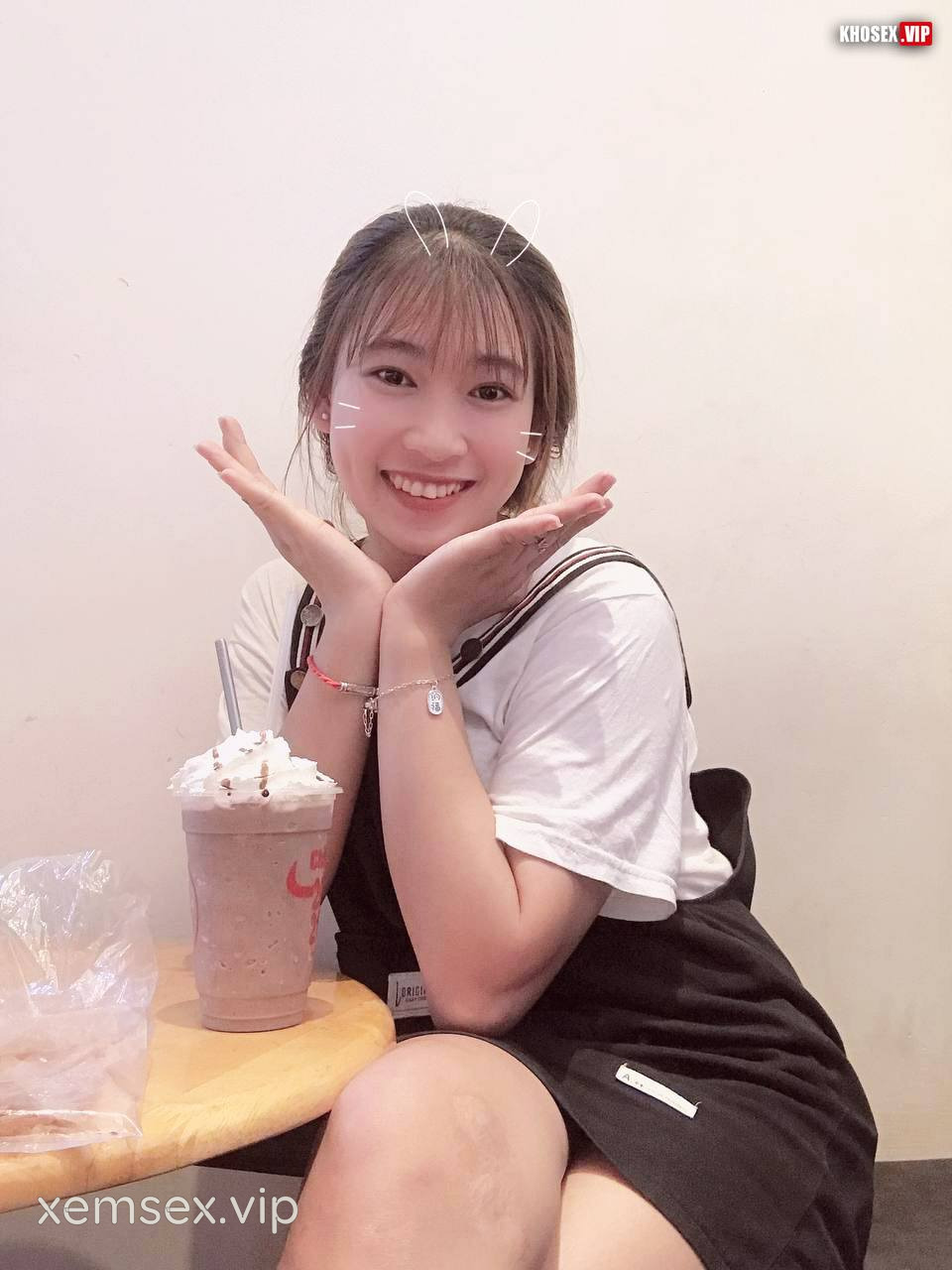 em-nguoi-yeu-de-thuong-luc-chich-ma-em-cu-cuoi-hinh-05