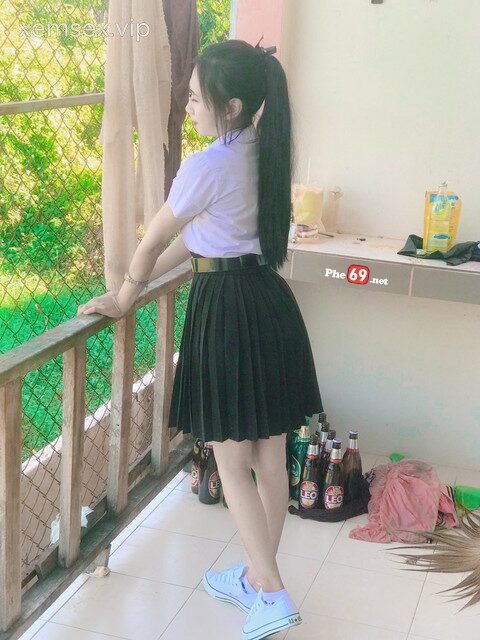em-nu-sinh-loli-xam-minh-bi-dit-xuat-tinh-trong-hinh-01
