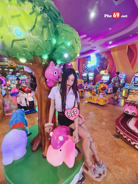 em-nu-sinh-loli-xam-minh-bi-dit-xuat-tinh-trong-hinh-03