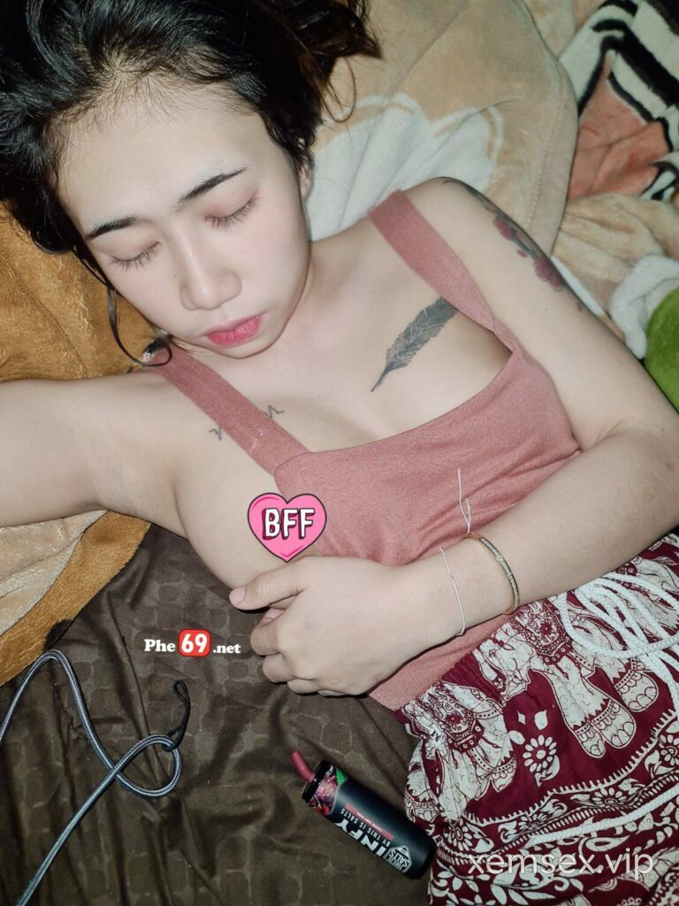 gai-loli-xam-minh-idol-tiktok-du-2-lo-voi-duong-vat-gia-hinh-02-768×1024-1