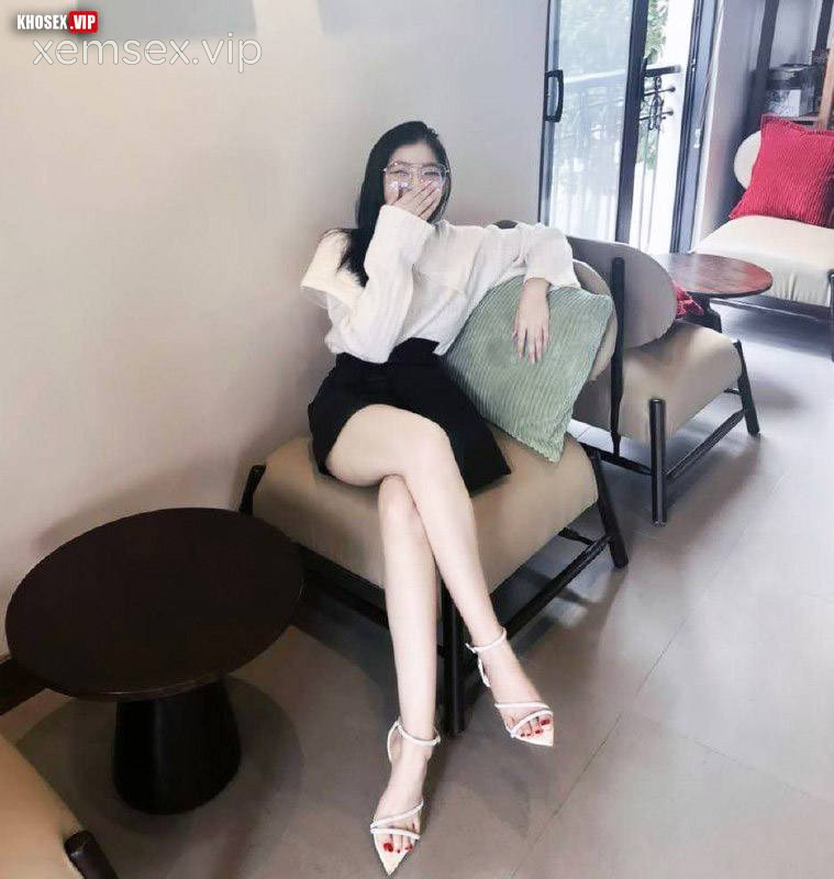 gai-xinh-dan-nguoi-yeu-ve-nha-tro-du-cho-suong-nuoc-noi-ra-lenh-lang-hinh-01
