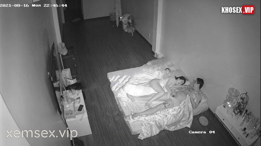 hack-camera-cap-vo-chong-tre-co-vo-tre-dep-dit-cung-chong-hai-thang-lien-tiep-hinh-11