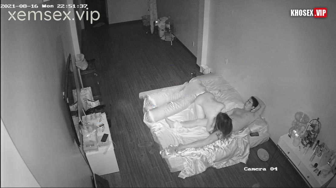 hack-camera-cap-vo-chong-tre-co-vo-tre-dep-dit-cung-chong-hai-thang-lien-tiep-hinh-12