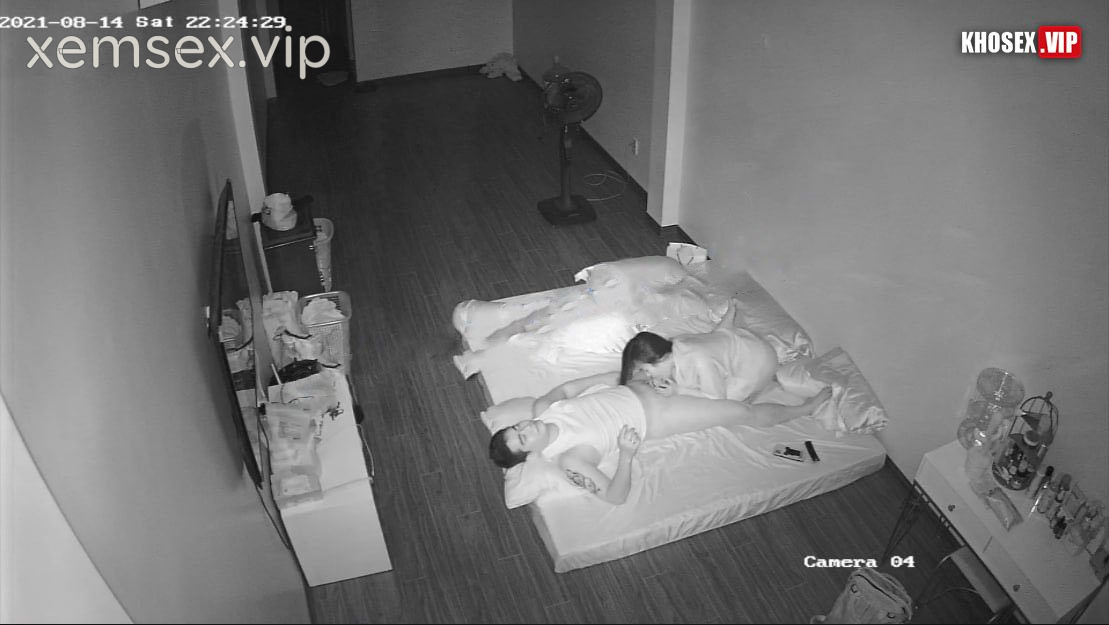 hack-camera-cap-vo-chong-tre-co-vo-tre-dep-dit-cung-chong-hai-thang-lien-tiep-hinh-13