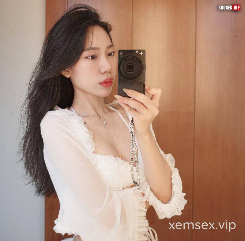 lo-clip-sex-chich-gai-xinh-tu-nha-tam-den-giuong-qua-phe-full-clip-pic-hinh-01