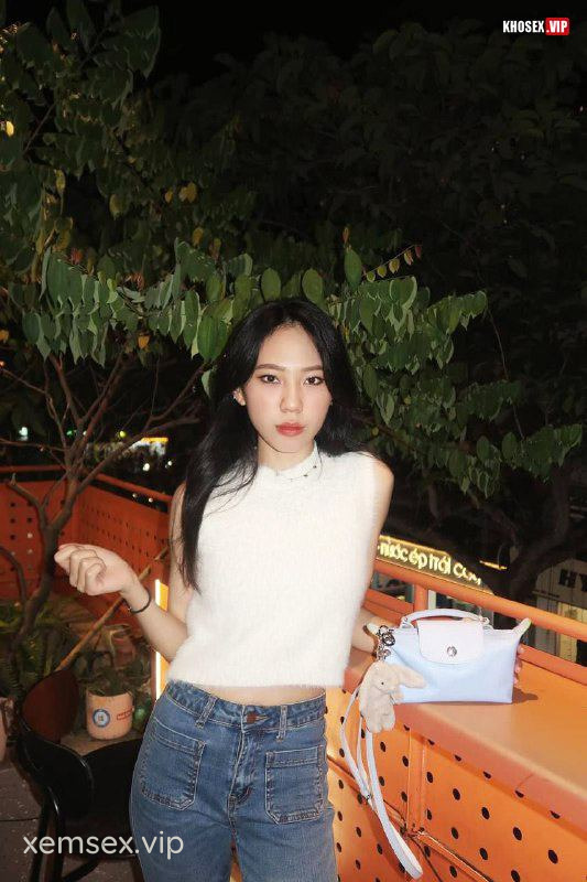 lo-clip-sex-chich-gai-xinh-tu-nha-tam-den-giuong-qua-phe-full-clip-pic-hinh-08