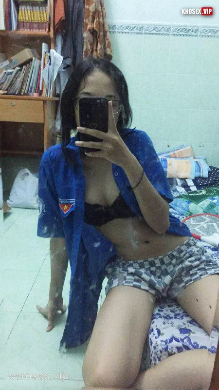 lo-clip-sex-em-hoc-sinh-deo-kinh-mac-ao-dai-dit-voi-ban-trai-full-clip-pic-hinh-13