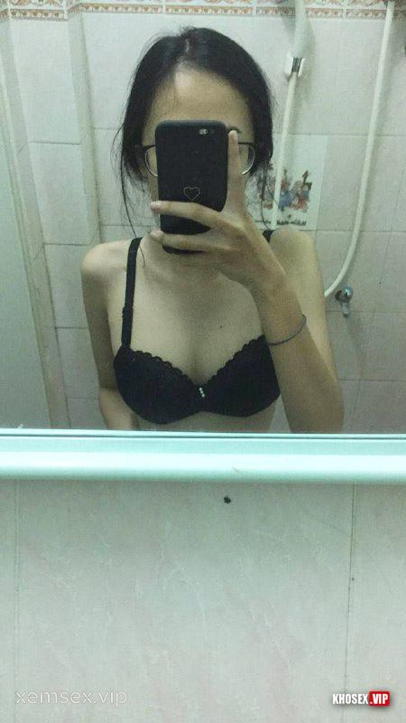 lo-clip-sex-em-hoc-sinh-deo-kinh-mac-ao-dai-dit-voi-ban-trai-full-clip-pic-hinh-22