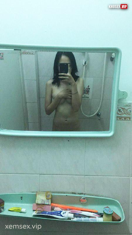 lo-clip-sex-em-hoc-sinh-deo-kinh-mac-ao-dai-dit-voi-ban-trai-full-clip-pic-hinh-24