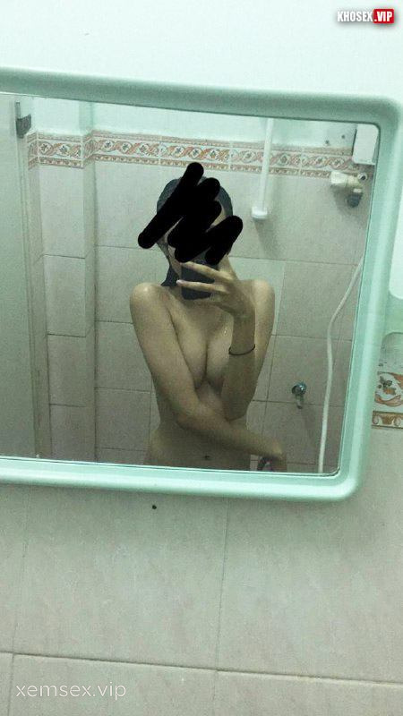 lo-clip-sex-em-hoc-sinh-deo-kinh-mac-ao-dai-dit-voi-ban-trai-full-clip-pic-hinh-25