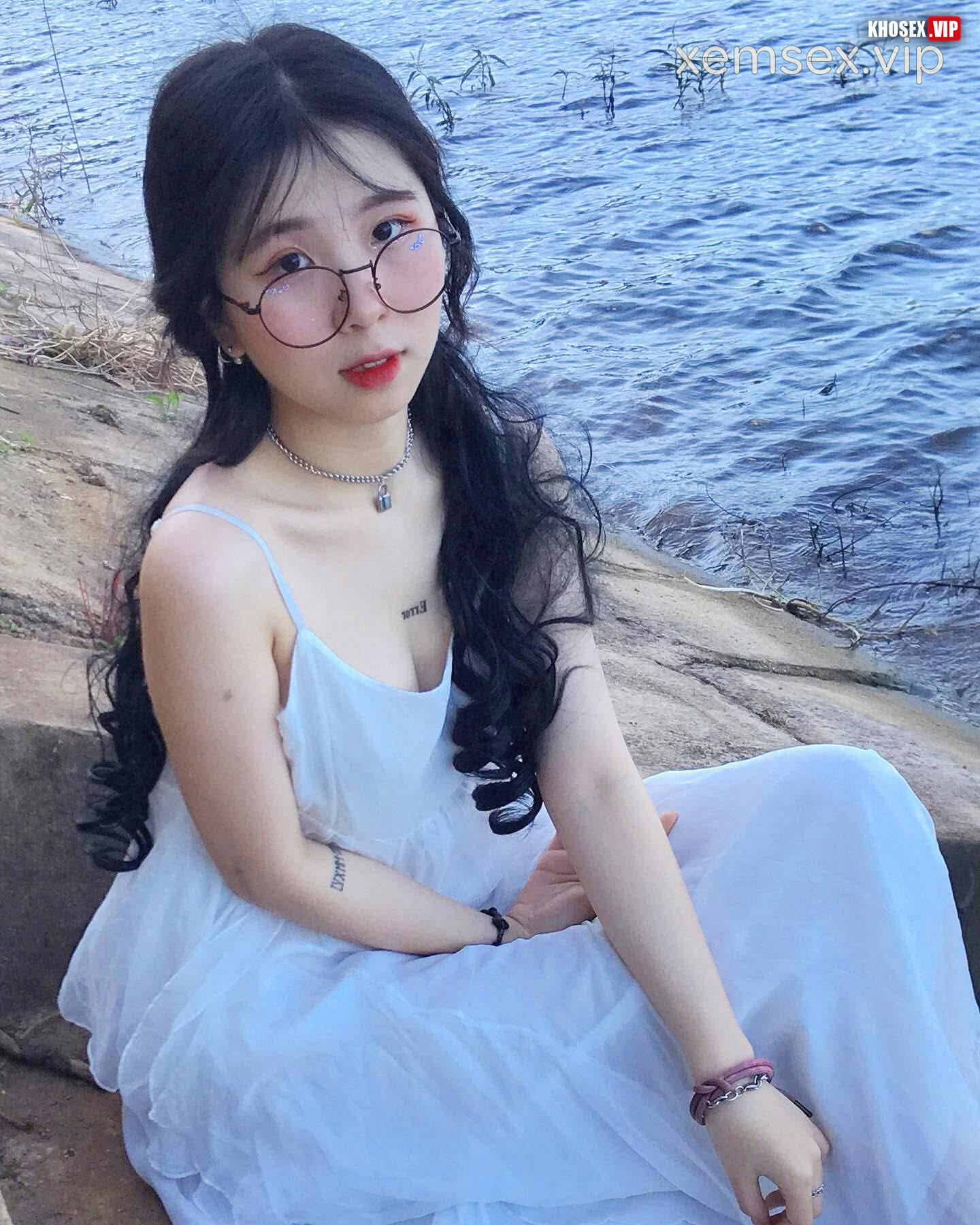 lo-clip-sex-hot-ig-nguyen-uyen-trang-40k-follow-full-clip-pic-hinh-01