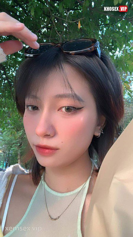 lo-clip-sex-nguyen-minh-hanh-mong-to-nhap-suong-khong-ta-noi-full-clip-pic-hinh-02