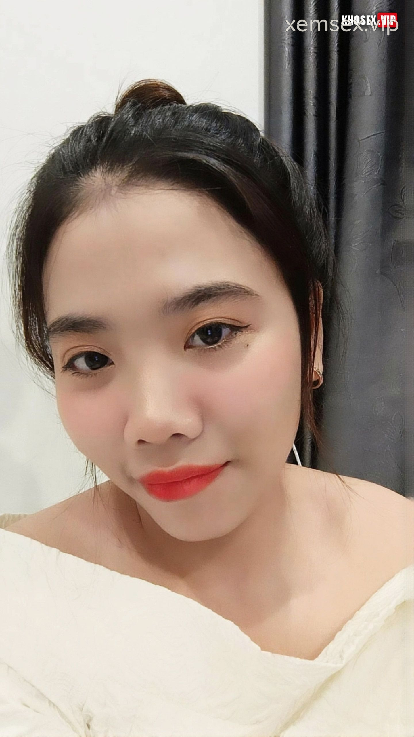 vo-bi-vo-sinh-chong-tim-ban-some-cho-vo-thoa-man-hinh-11