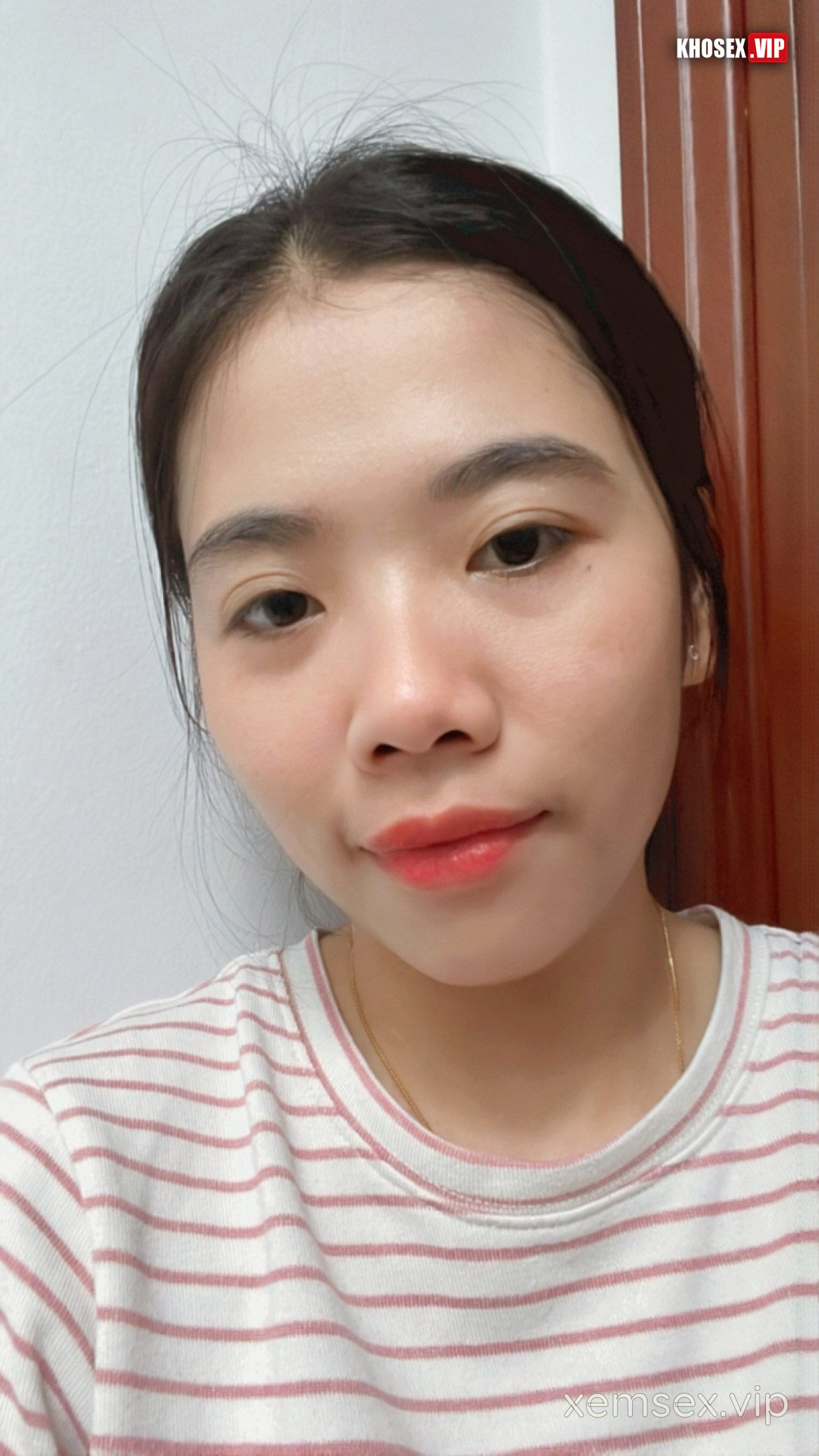 vo-bi-vo-sinh-chong-tim-ban-some-cho-vo-thoa-man-hinh-12